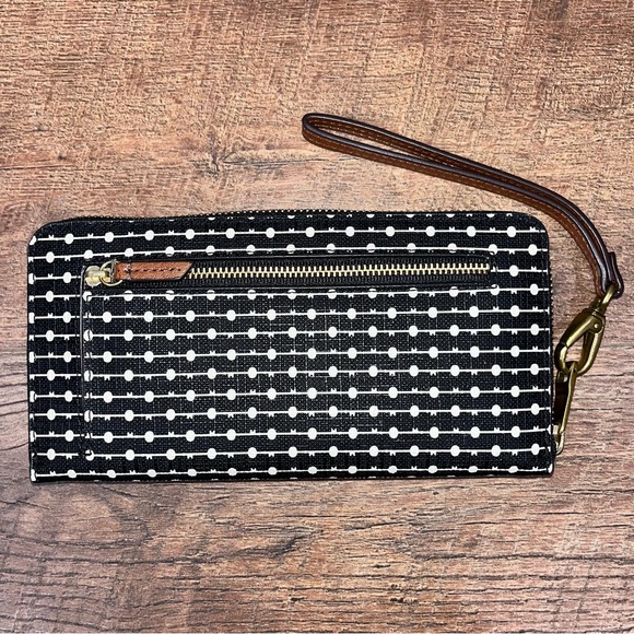 Fossil RFID Wristlet 👛 Like New! - Picture 9 of 14
